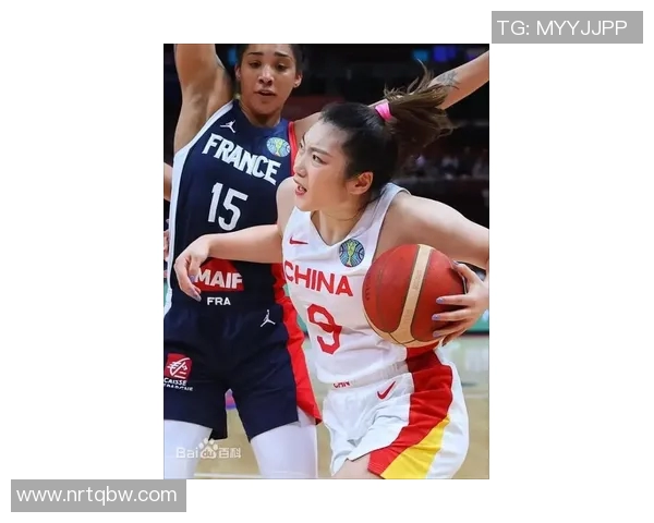 女篮动态:李梦显著瘦身宫鲁鸣赞杨家姐妹张子宇备受关注